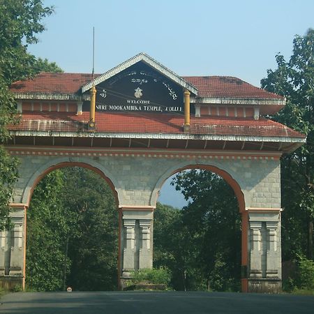 Отель Jyothis Residency Коллур Экстерьер фото
