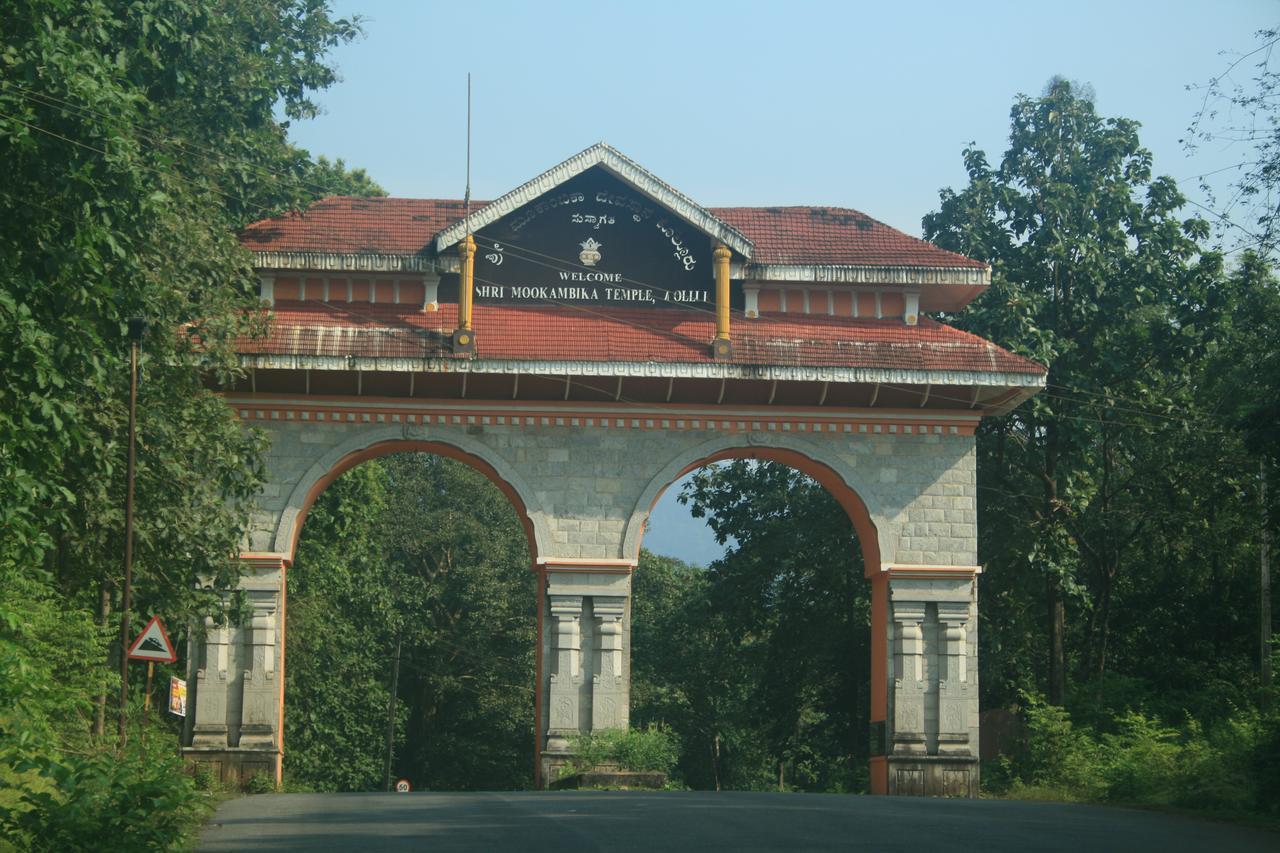 Отель Jyothis Residency Коллур Экстерьер фото
